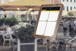 Display till Informationsställ LED Securit Visar 4 A4 Valnöt