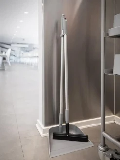 Golvskrapa Vikan Rörlig Led Svart 260mm
