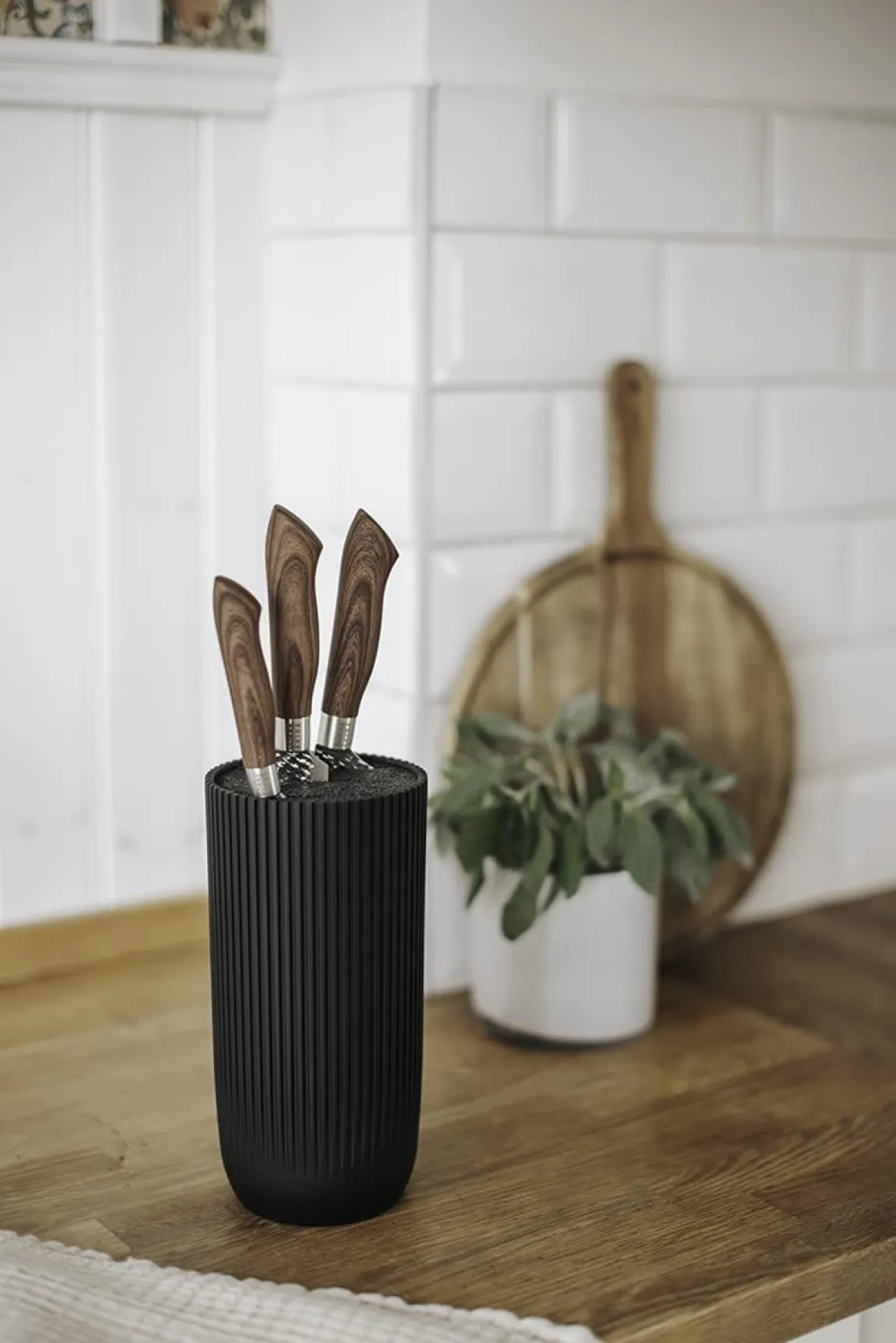 Knivset Dorre Akira