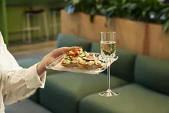 Partytallrik Duni Med Hållare För Glas Flergångs PS Klar 20x20cm
